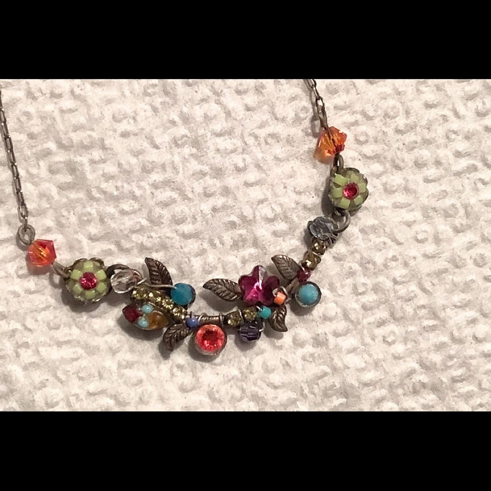 FIREFLY DAINTY FLOWER NECKLACE